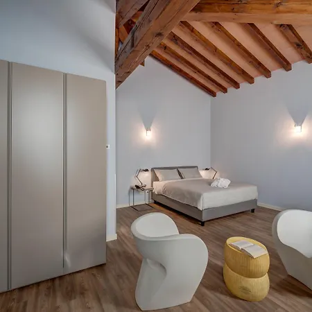Cortaccia Sanvitale מלון 3*