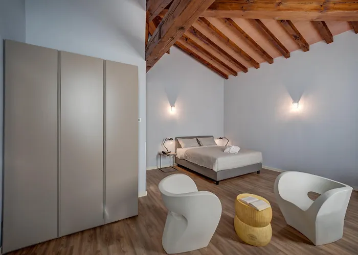 Cortaccia Sanvitale מלון 3*